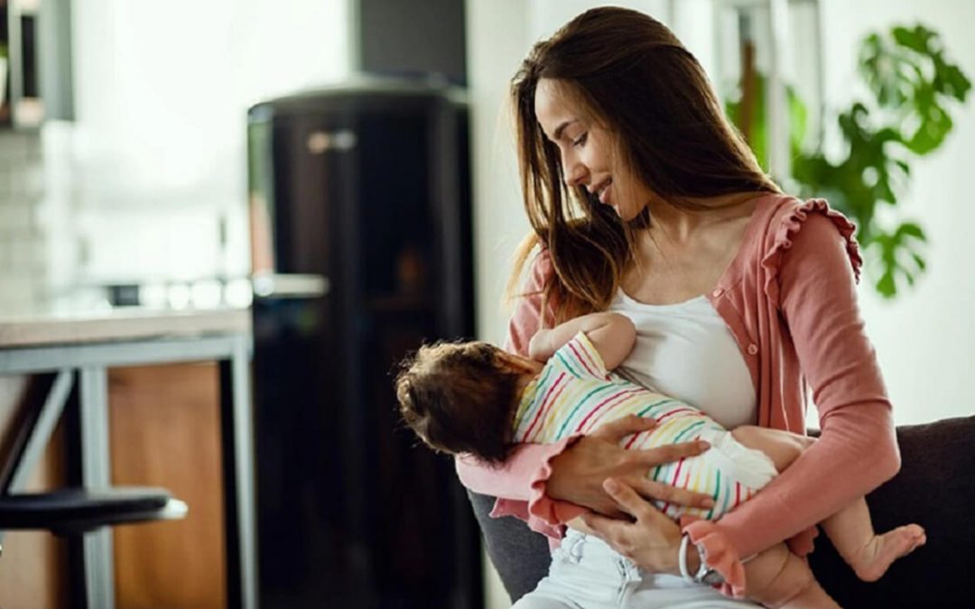 Lactancia materna reduce el riesgo de padecer cáncer de mama y ovario